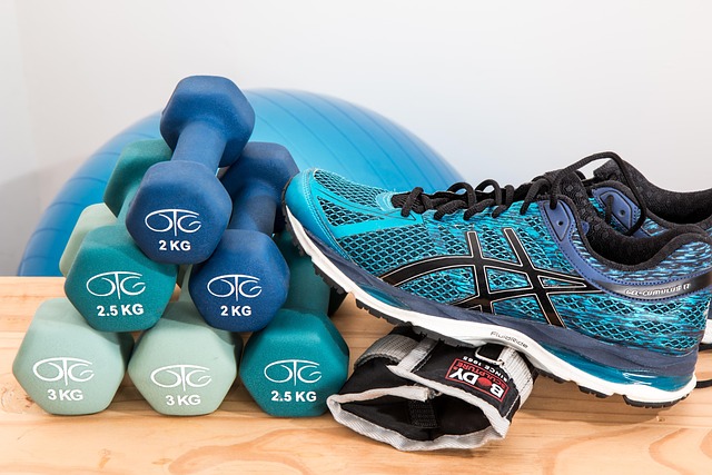 Mobility and recovery session with foam rollers and stretching